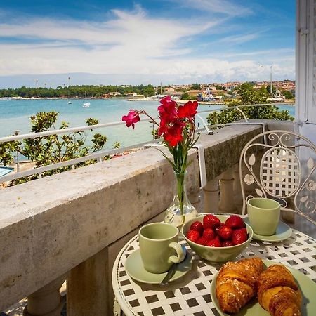 Romeo And Juliet Apartment With Balcony And Sea View Пореч Экстерьер фото